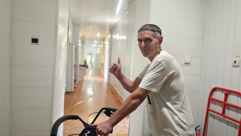 CARE_Juri chce žít. Ne jen přežívat