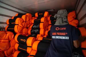 CARE balík pomoci pro přežití po katastrofě