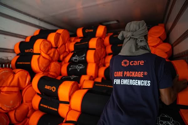CARE balík pomoci pro přežití po katastrofě